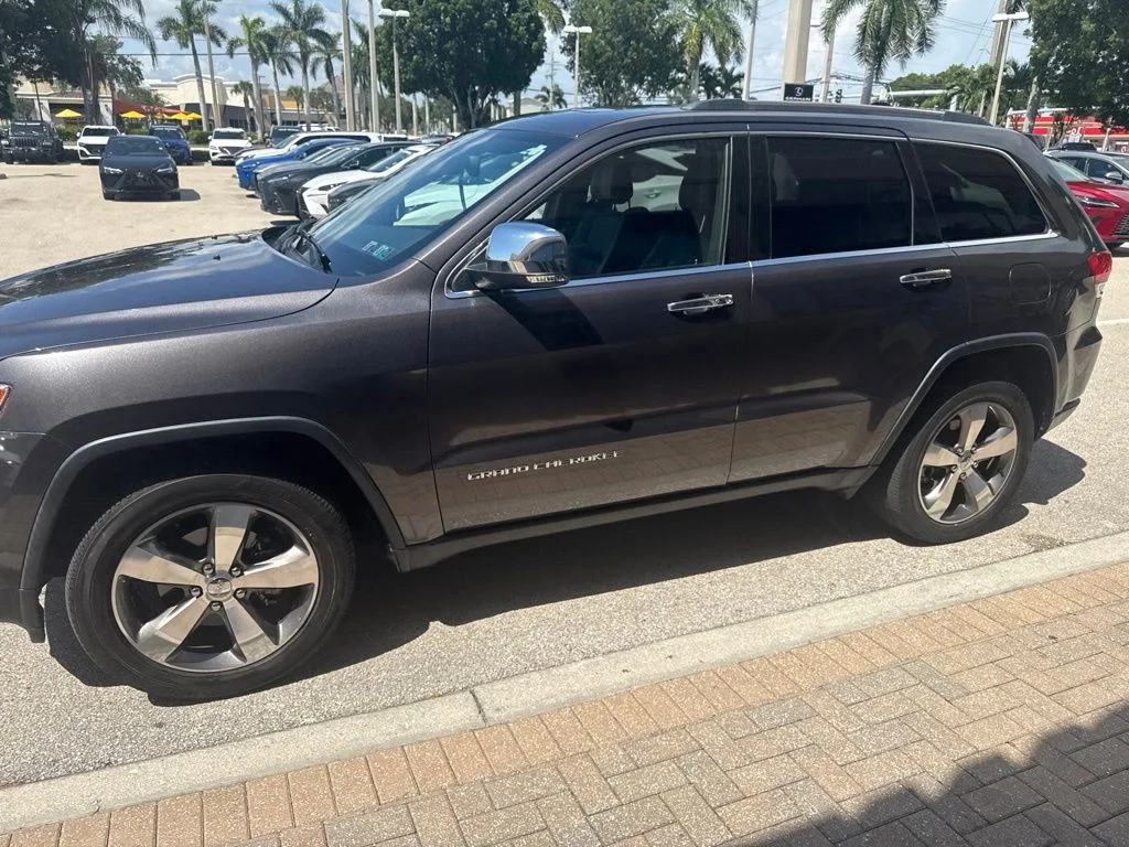 Used 2016 Gray Jeep Limited image 5