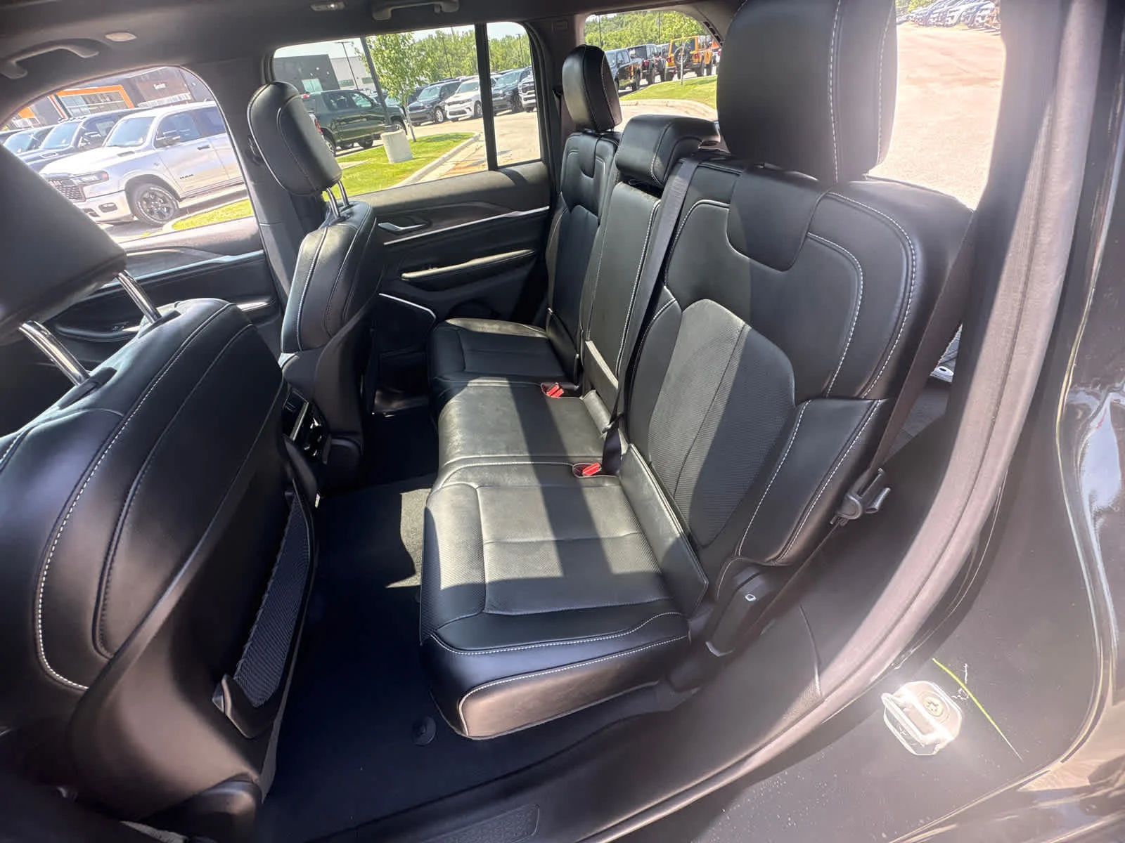 New 2026 Diamond Black Crystal Pearlcoat Jeep Limited Reserve image 13