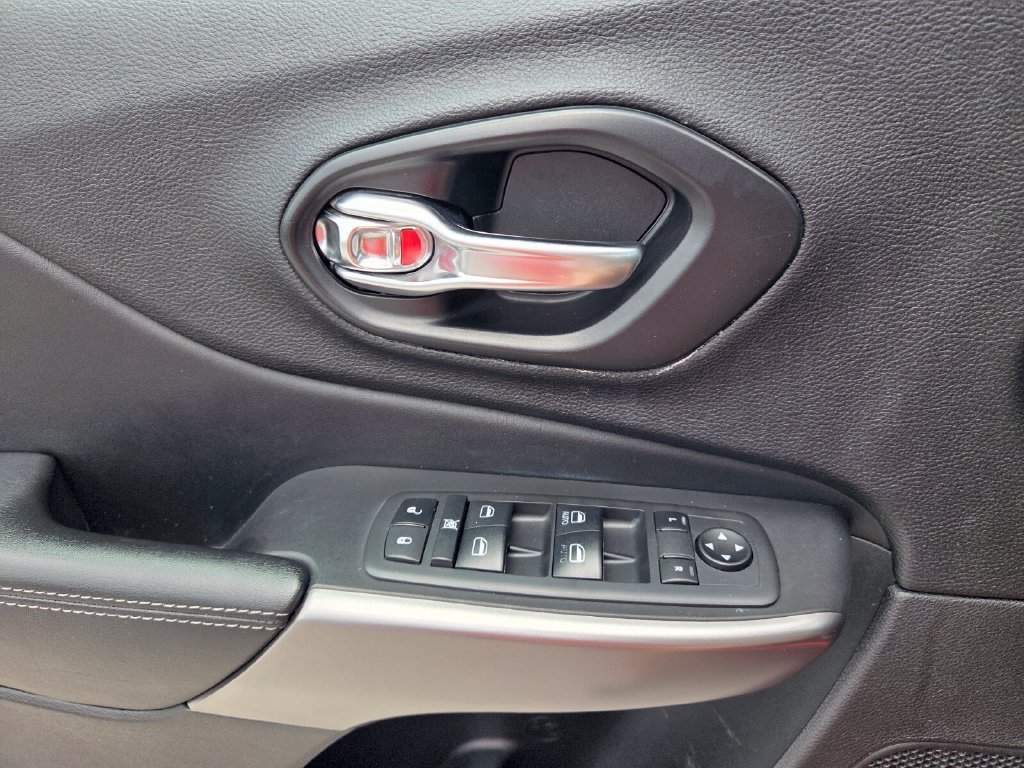 2021 Jeep Cherokee Latitude Lux - Photo 23