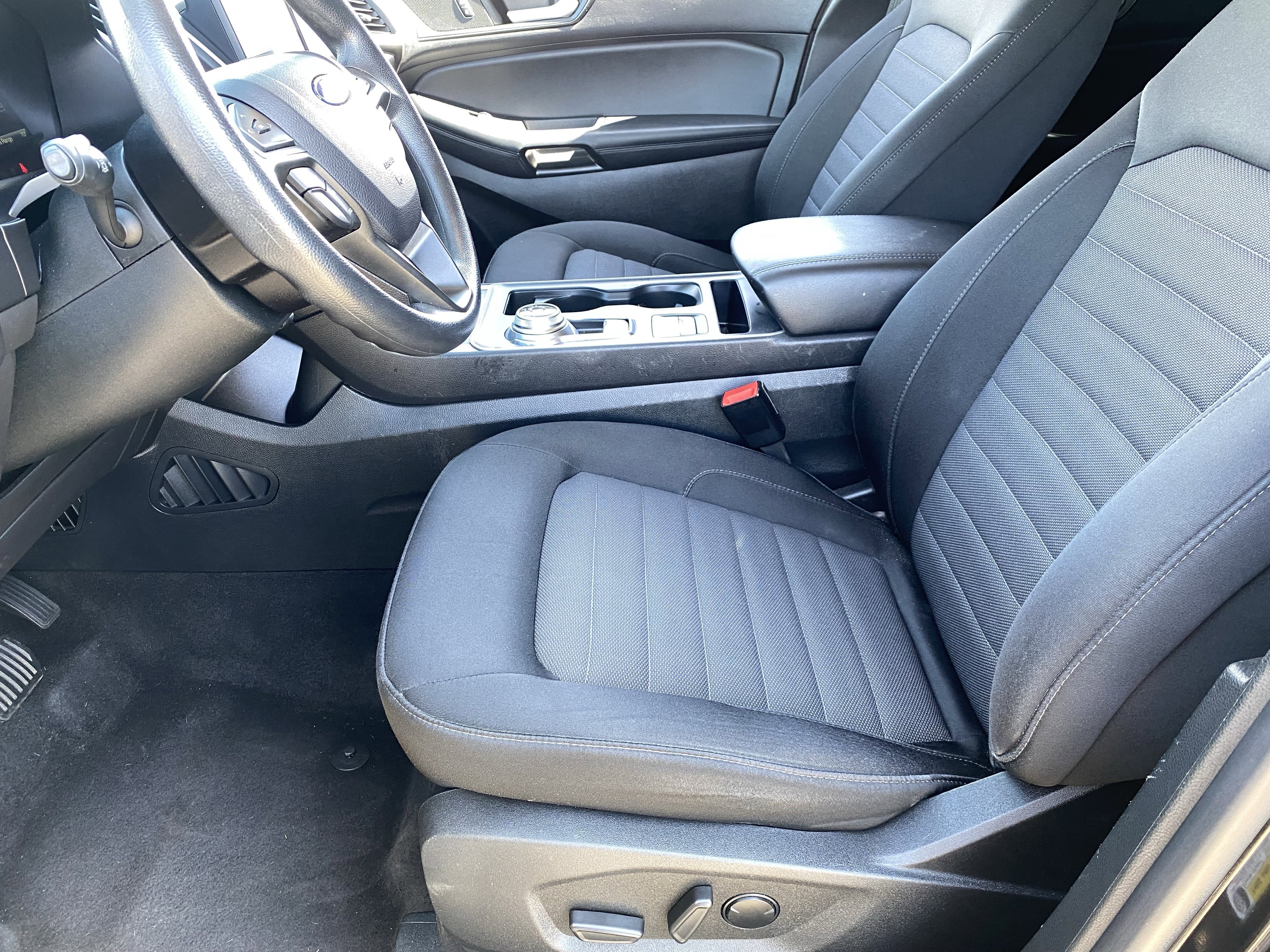 Used 2023 Agate Black Metallic Ford SE image 17