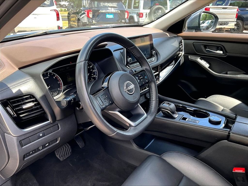 Used 2023 Gray Nissan SL image 8