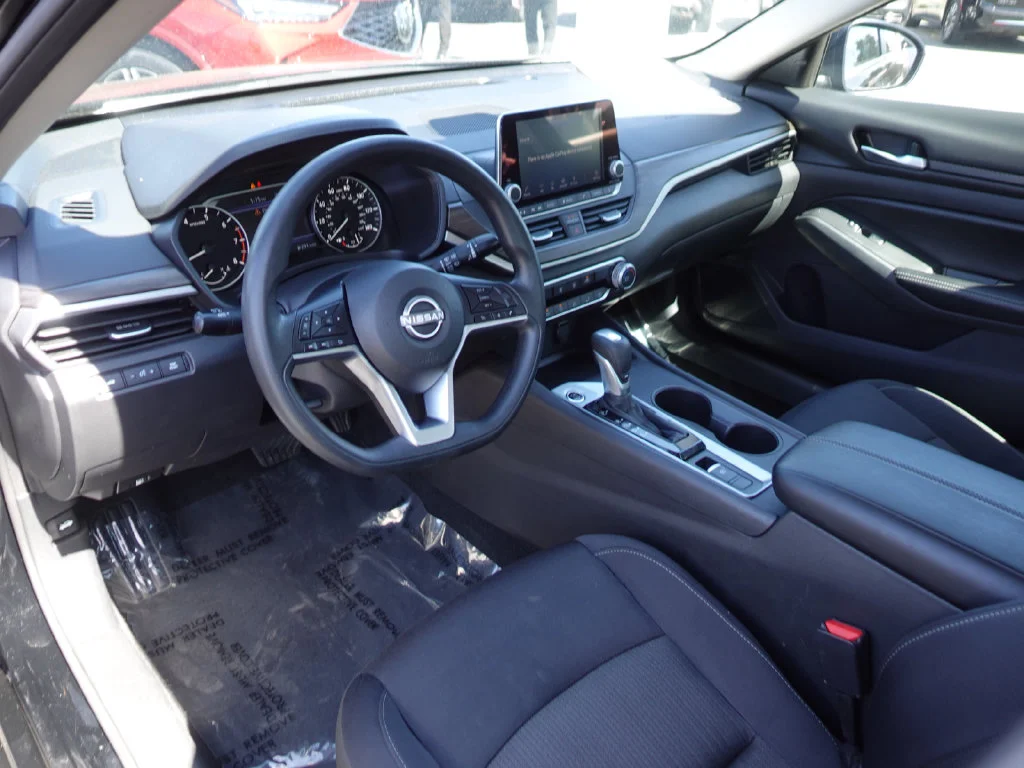 Used 2025 Super Black Clearcoat Nissan 2.5 SV image 11