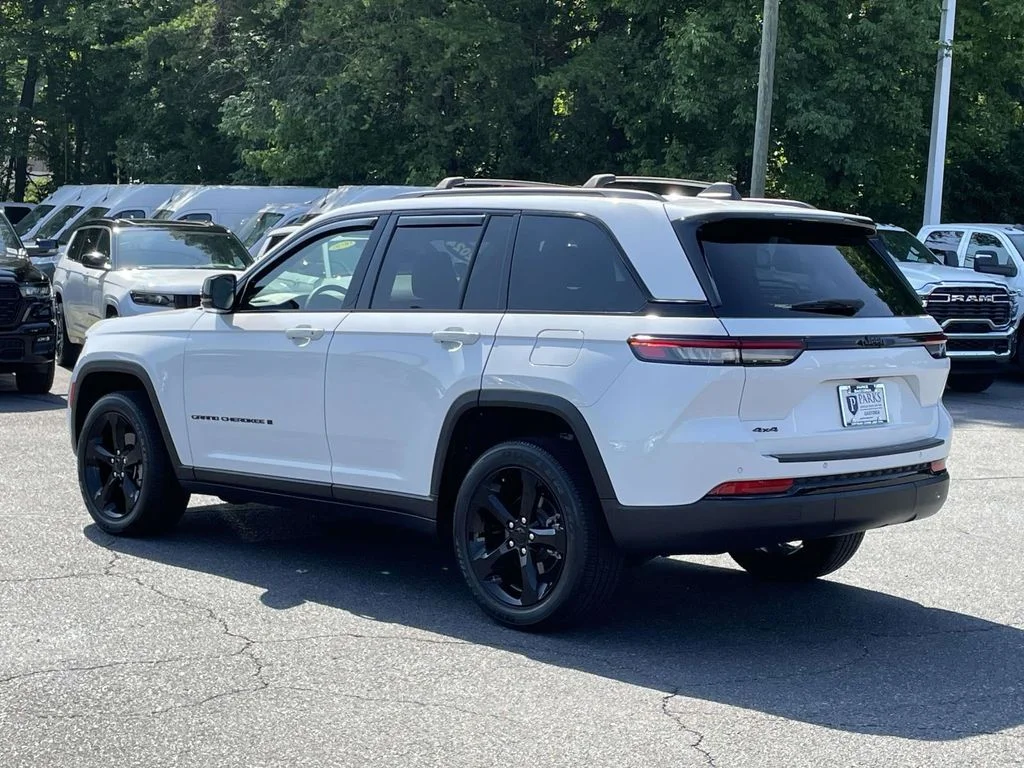 Used 2024 White Jeep Altitude X image 7