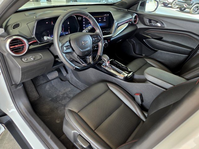 Used 2025 Summit White Chevrolet 2RS image 11