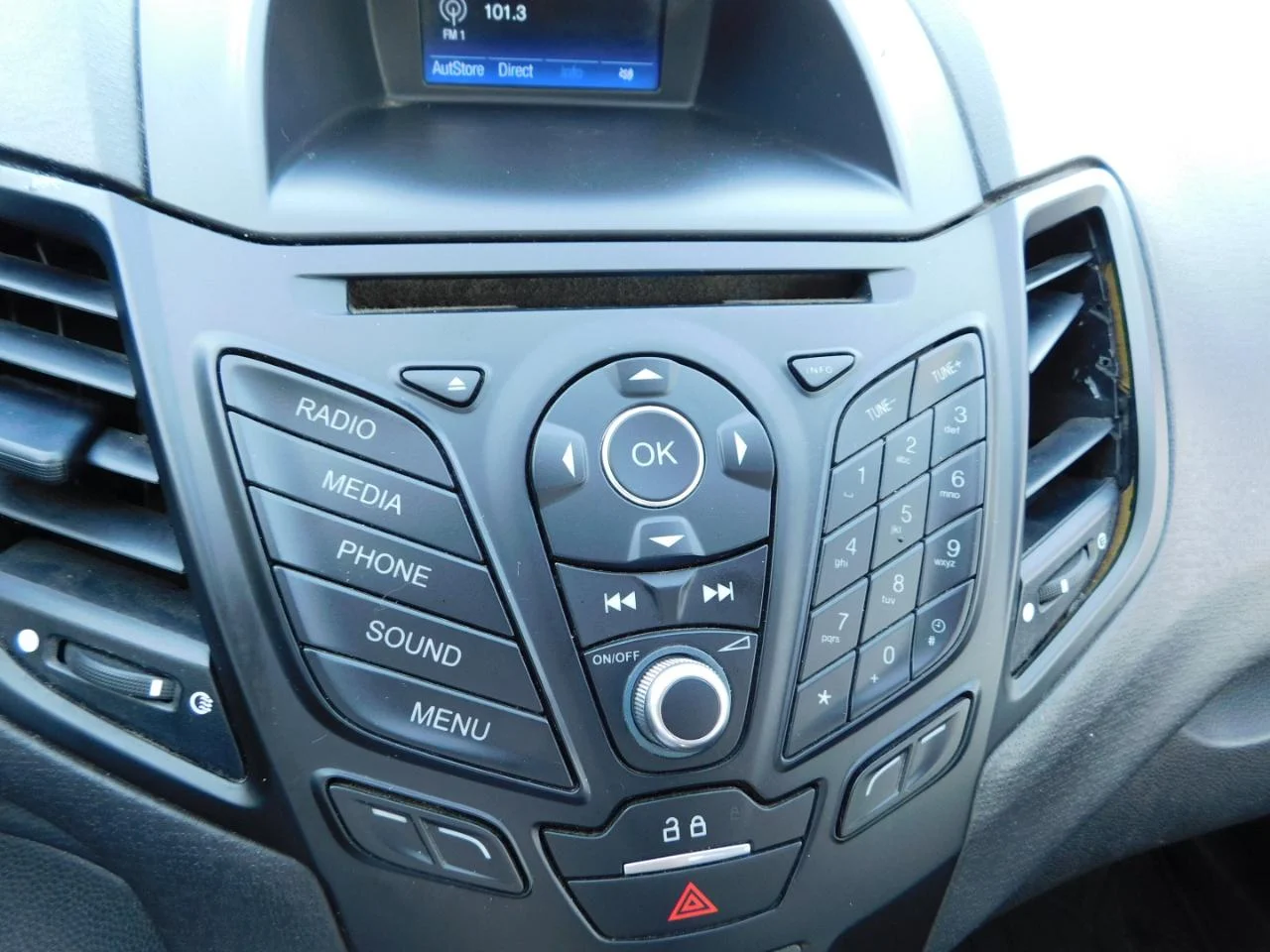 Used 2018 Black Ford SE SEDAN image 28