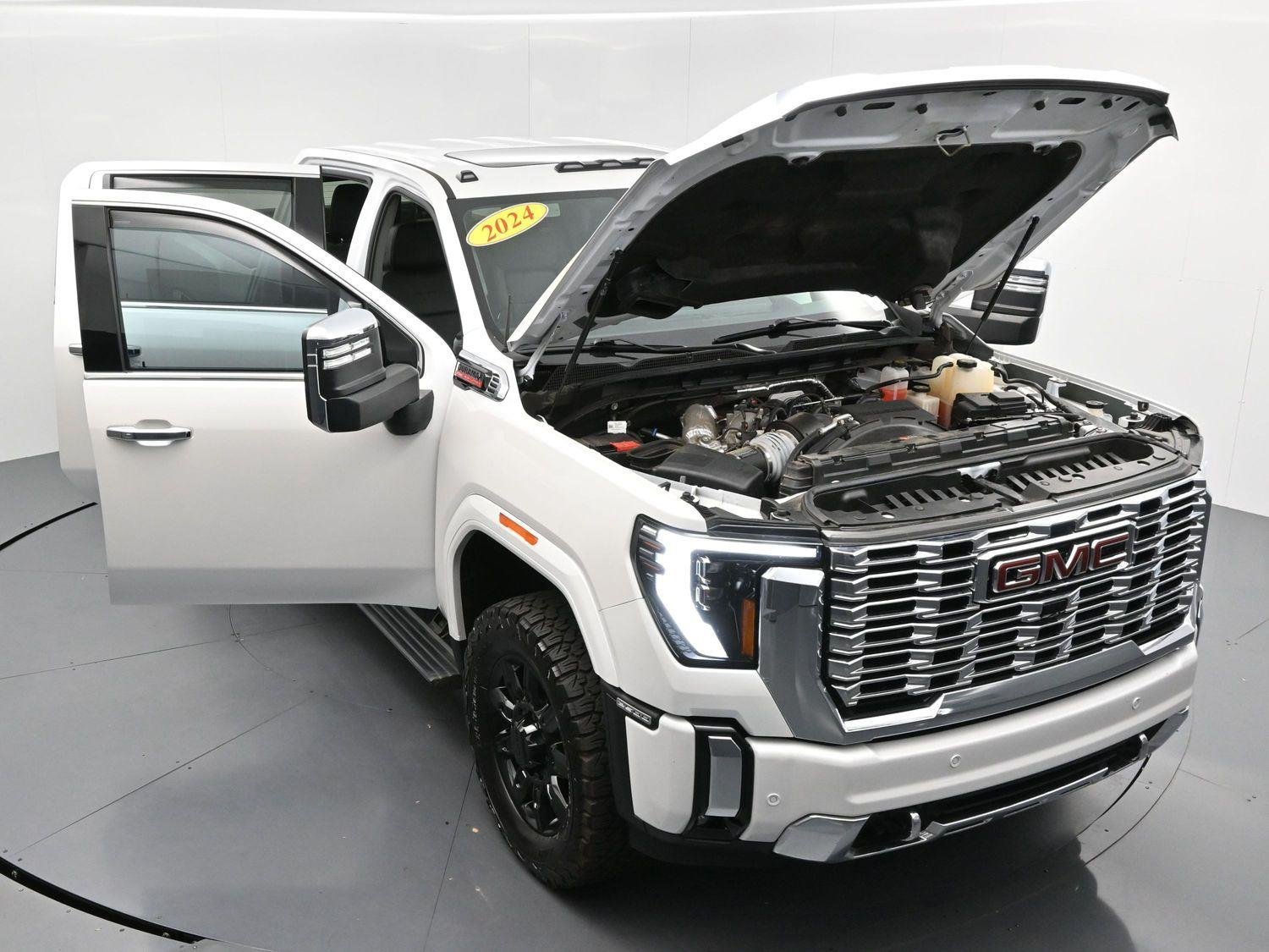 Used 2024 White Frost Tricoat GMC Denali image 47