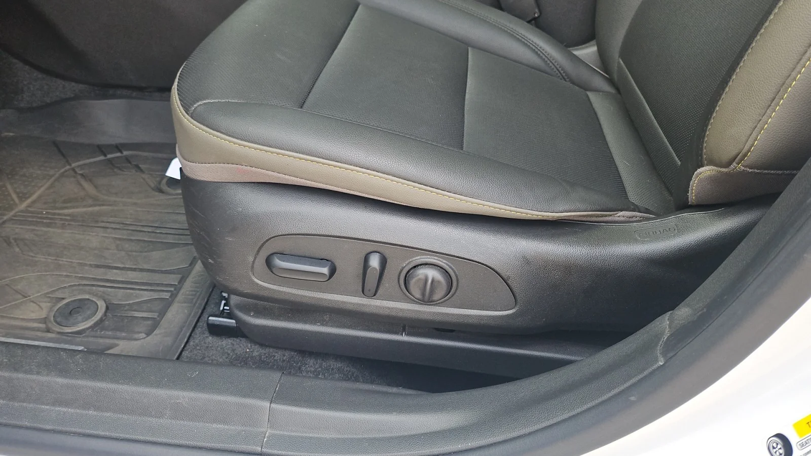 Used 2024 White Chevrolet ACTIV image 11