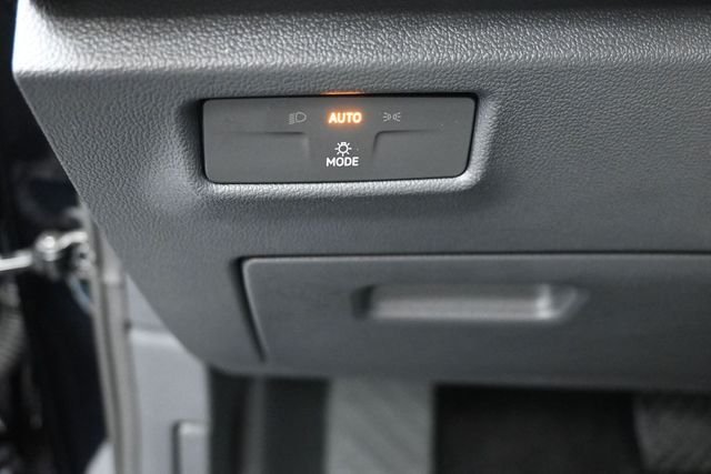Used 2025  Volkswagen 2.0T S image 21