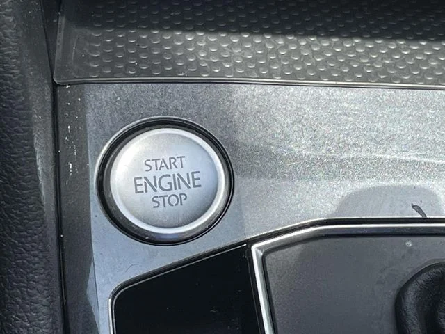 Used 2018 Gray Volkswagen 2.0T SEL image 28