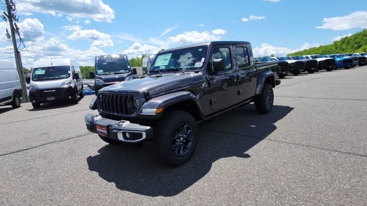 New 2026 Granite Crystal Metallic Clear-Coat Exterior Paint Jeep 85th Anniversary Edition image 4