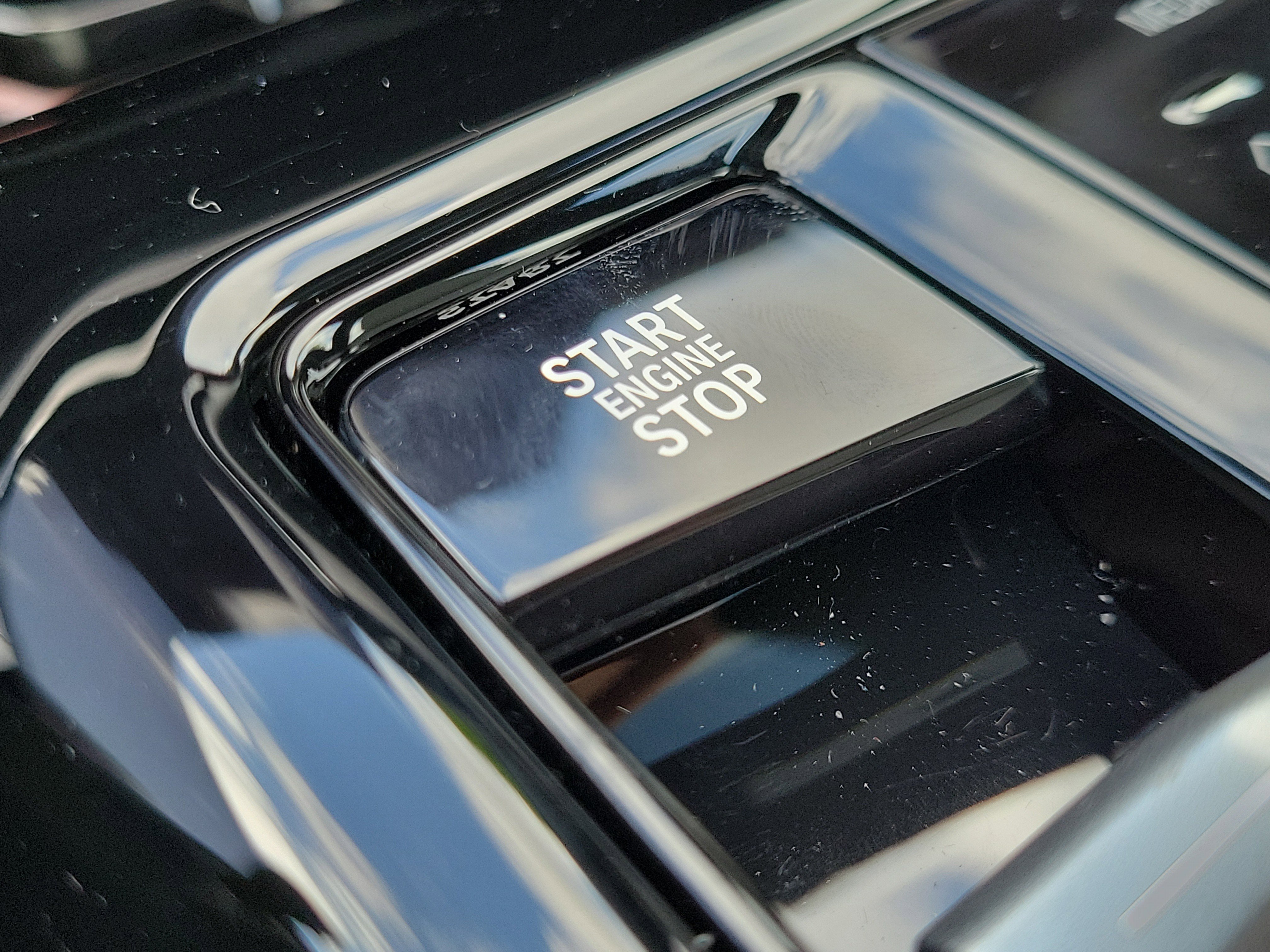 New 2027 Tanzanite Blue II Metallic BMW 550e xDrive image 30