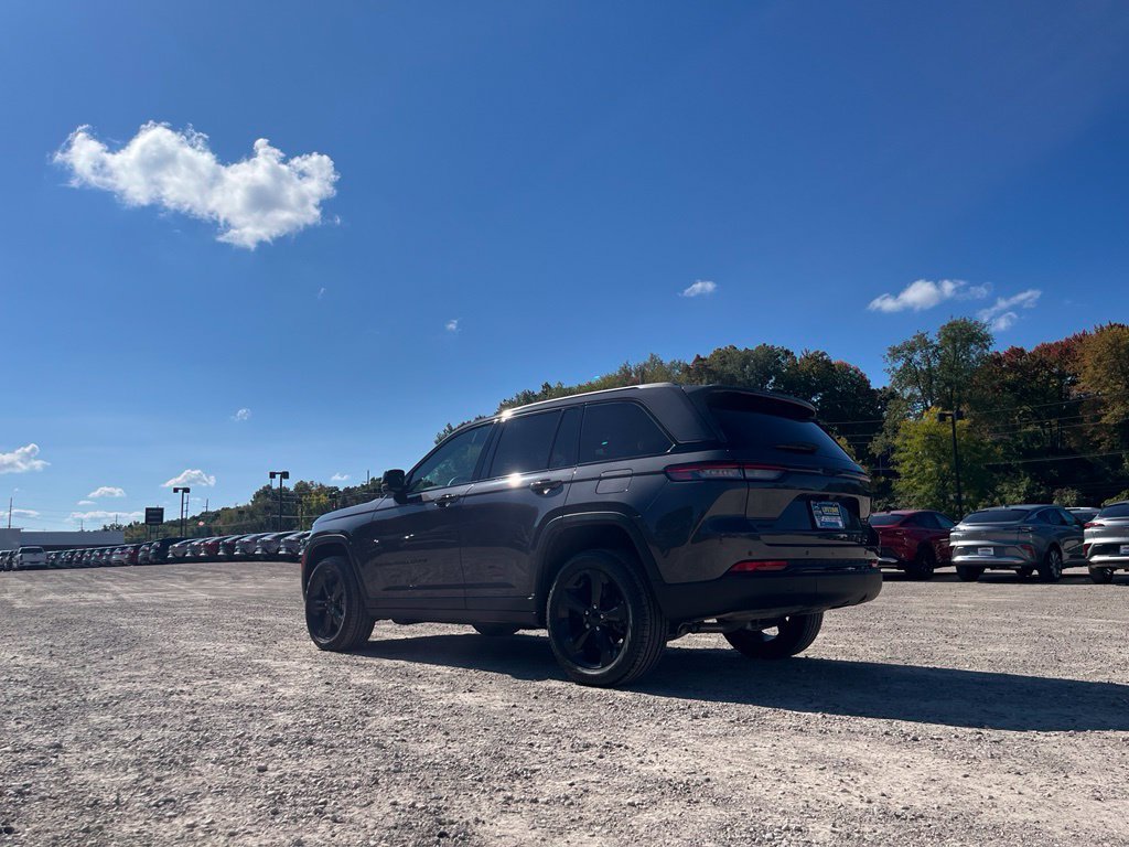 Used 2024 Gray Metallic Jeep Limited image 10