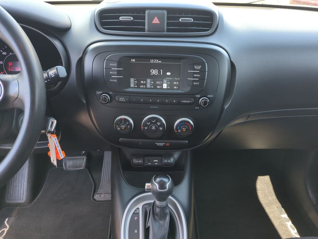 Used 2017 Gray Kia Base image 25