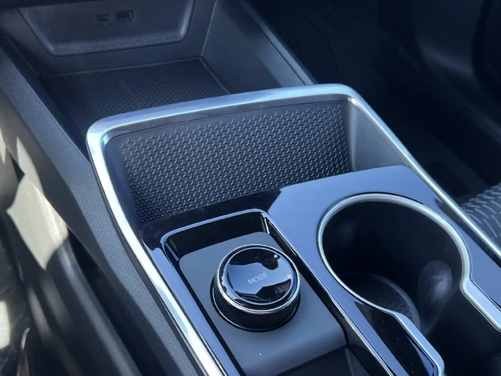 2027 Chevrolet Equinox LT - Photo 19