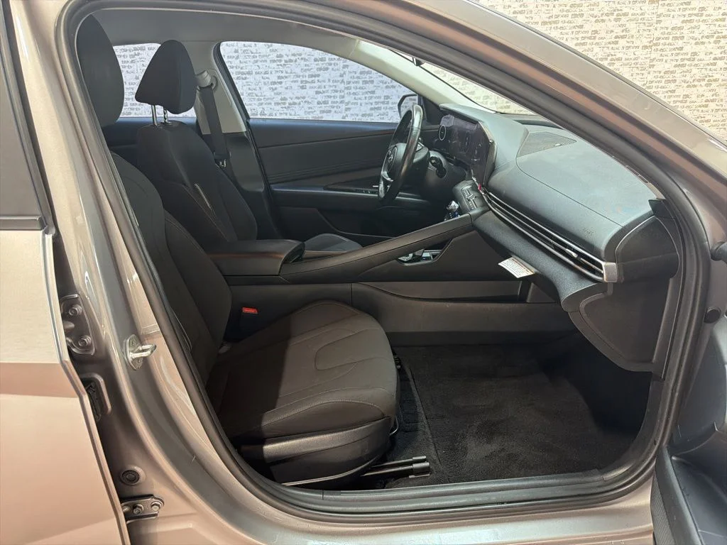 Used 2023 Fluid Metal Hyundai SEL image 11