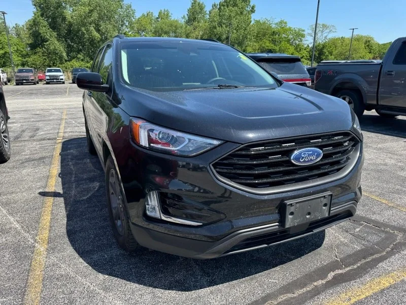 Used 2022 Agate Black Metallic Ford SEL AWD image 3