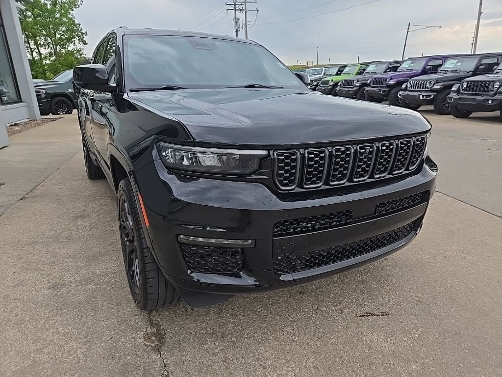 Used 2024 Black Jeep Summit image 18