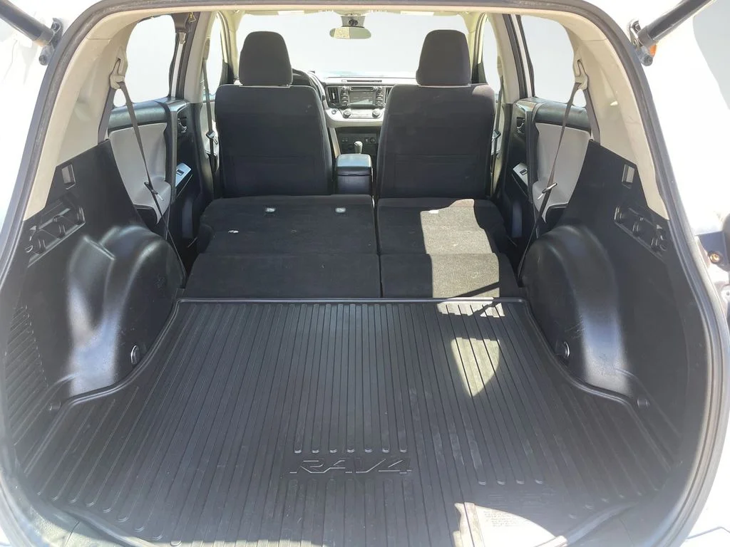 Used 2017 Super White Toyota XLE image 9