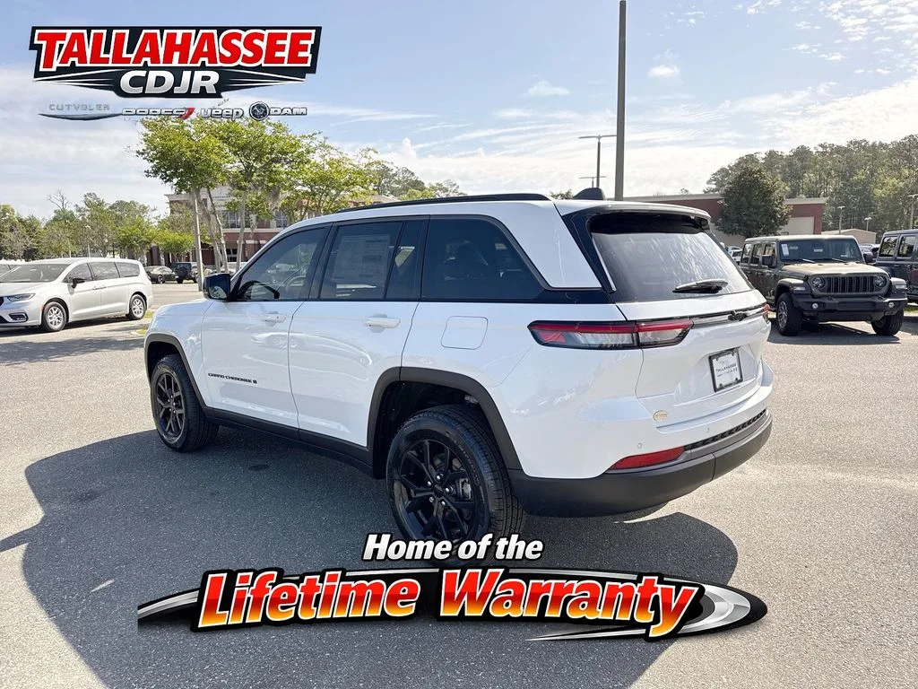 New 2026 Bright White Clear-Coat Exterior Paint Jeep Altitude image 5