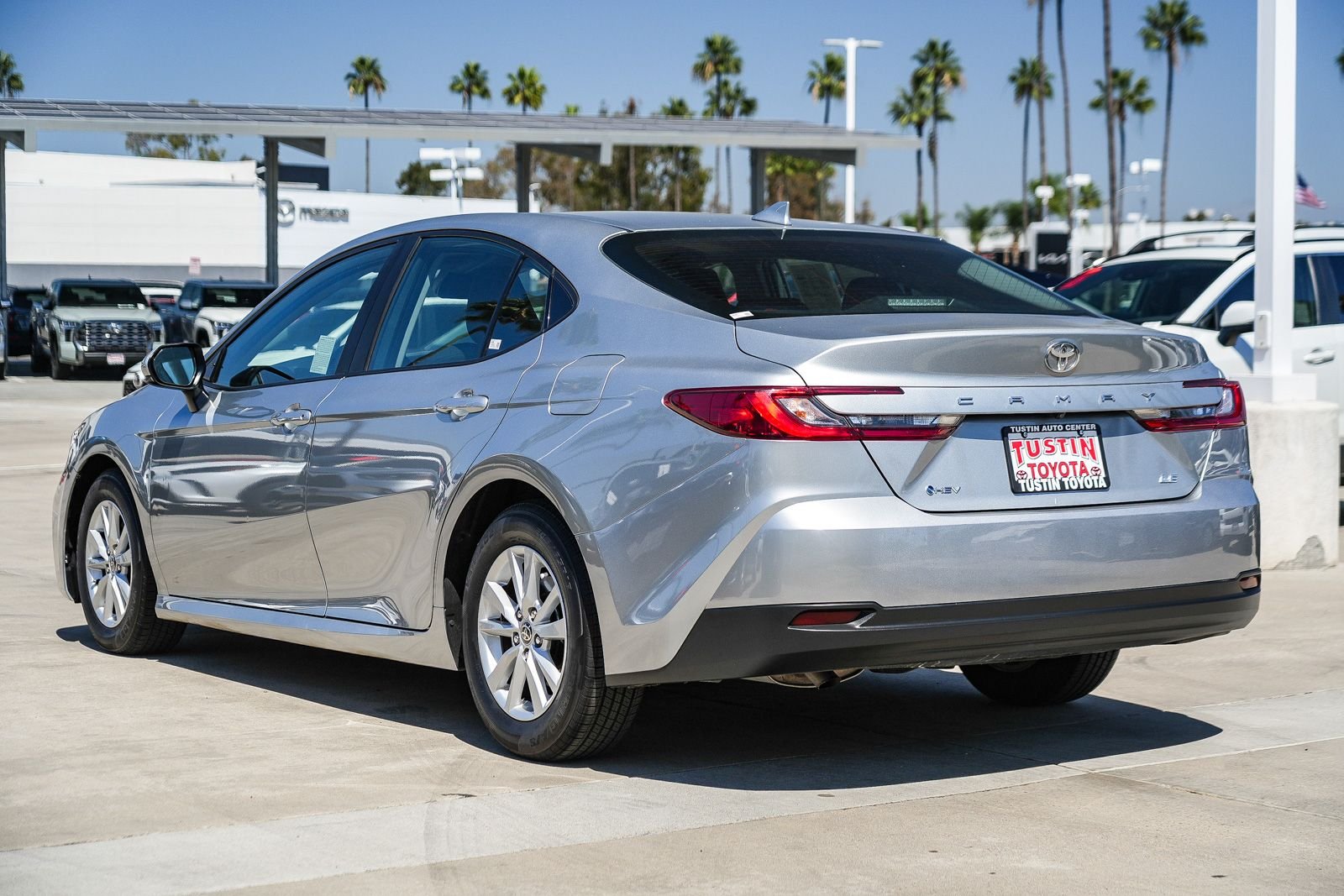 2025 Toyota Camry LE - Photo 8