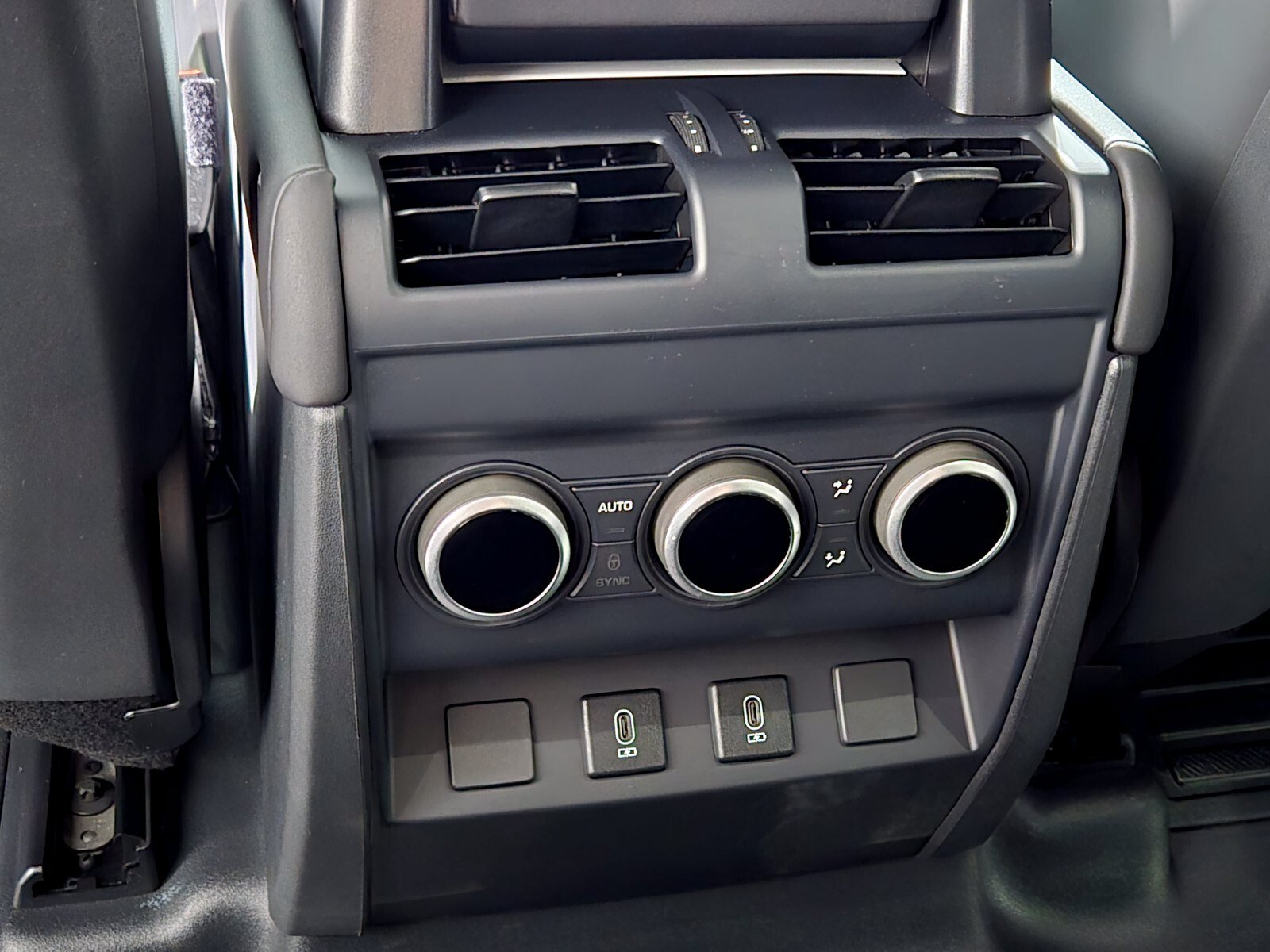 Used 2026 Fuji White Land Rover X-Dynamic SE image 16