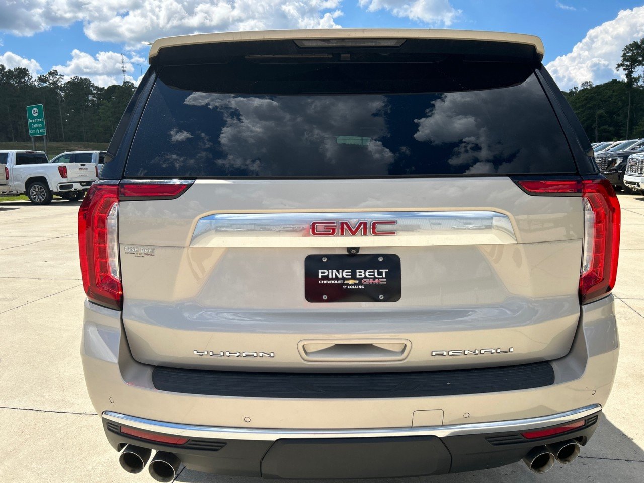 Used 2022 PEARL BEIGE METALLIC GMC Denali image 6