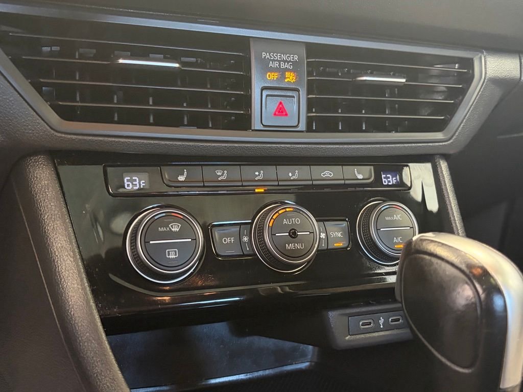 Used 2020 Platinum Gray Metallic Volkswagen R-Line image 27