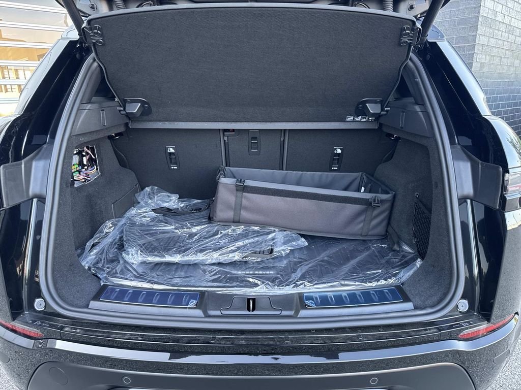 New 2026 Santorini Black Land Rover S image 6