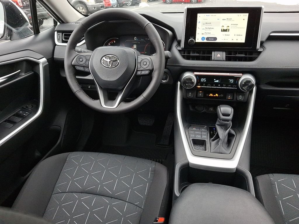 2025 Toyota RAV4 XLE - Photo 10