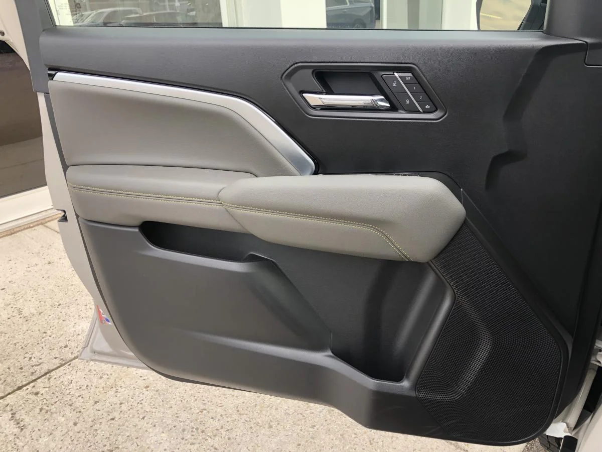 New 2026 White Chevrolet 4wd Crew Cab Zr2 image 17