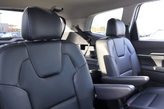 Used 2022 White Kia S image 17