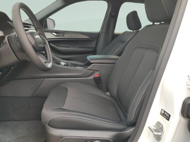 New 2027 Bright White Clear-Coat Paint Jeep Laredo image 28