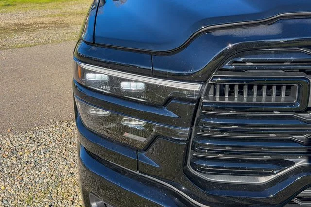 New 2026 Diamond Black Crystal Pearl-Coat Exterior Paint RAM Laramie image 5