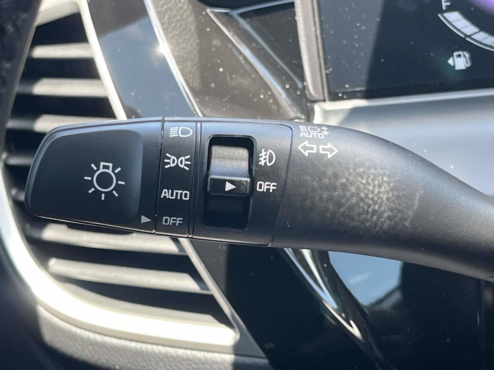 New 2026 Snow White Pearl Kia S image 31