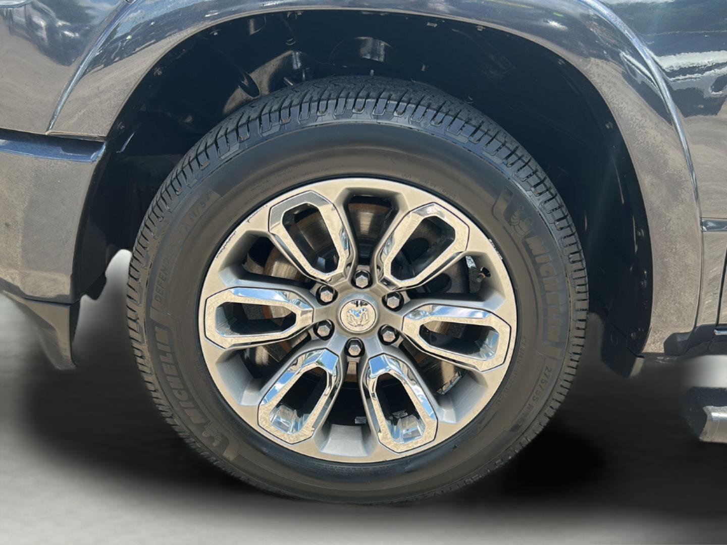 Used 2020 Diamond Black Crystal Pearlcoat Ram Laramie image 26