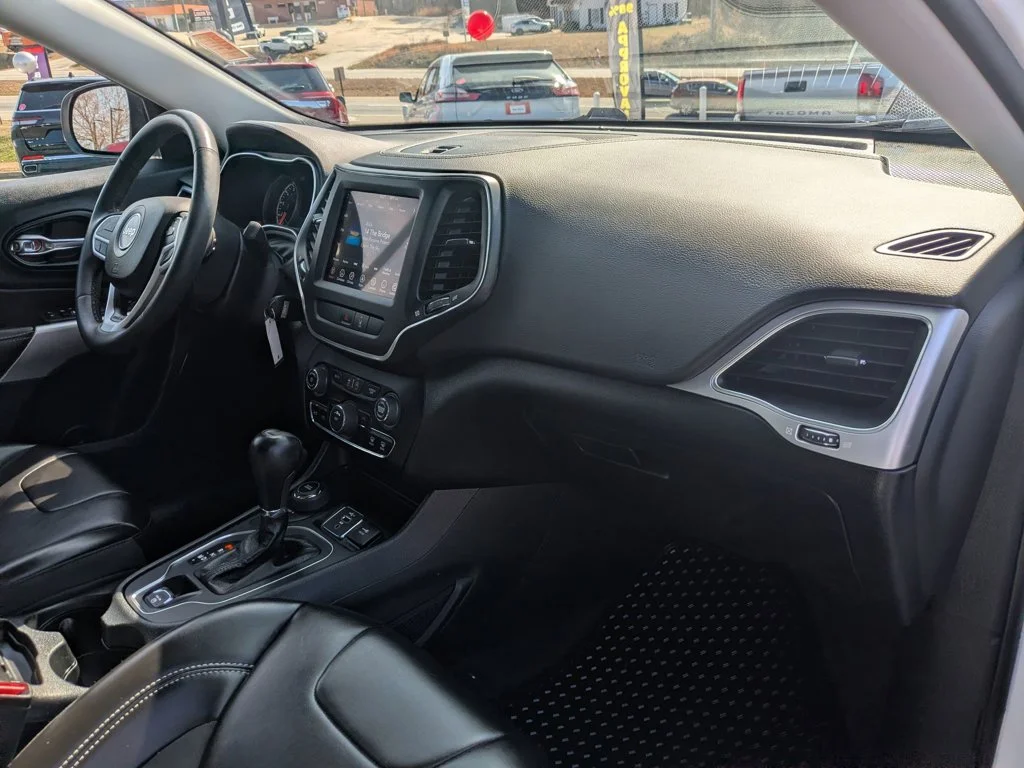 Used 2022 Bright White Clearcoat Jeep X image 26
