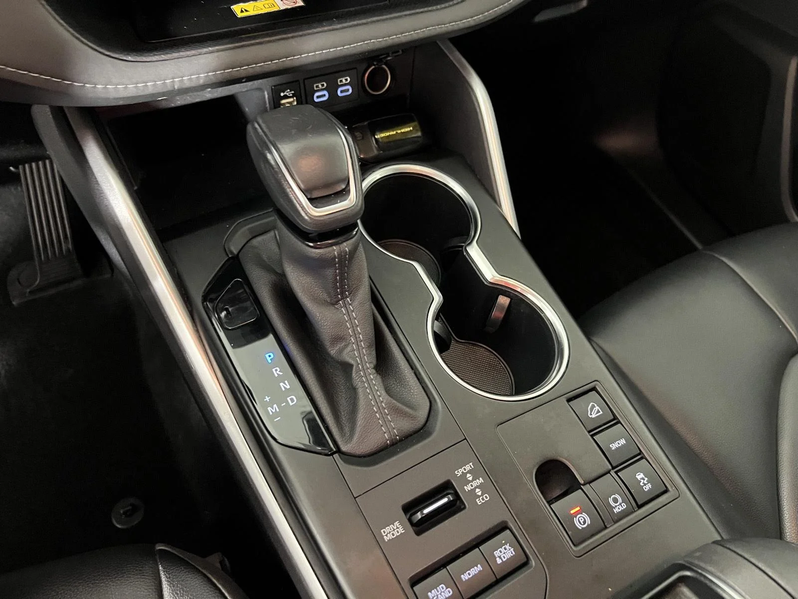 Used 2024 Midnight Black Metallic Toyota XLE image 23
