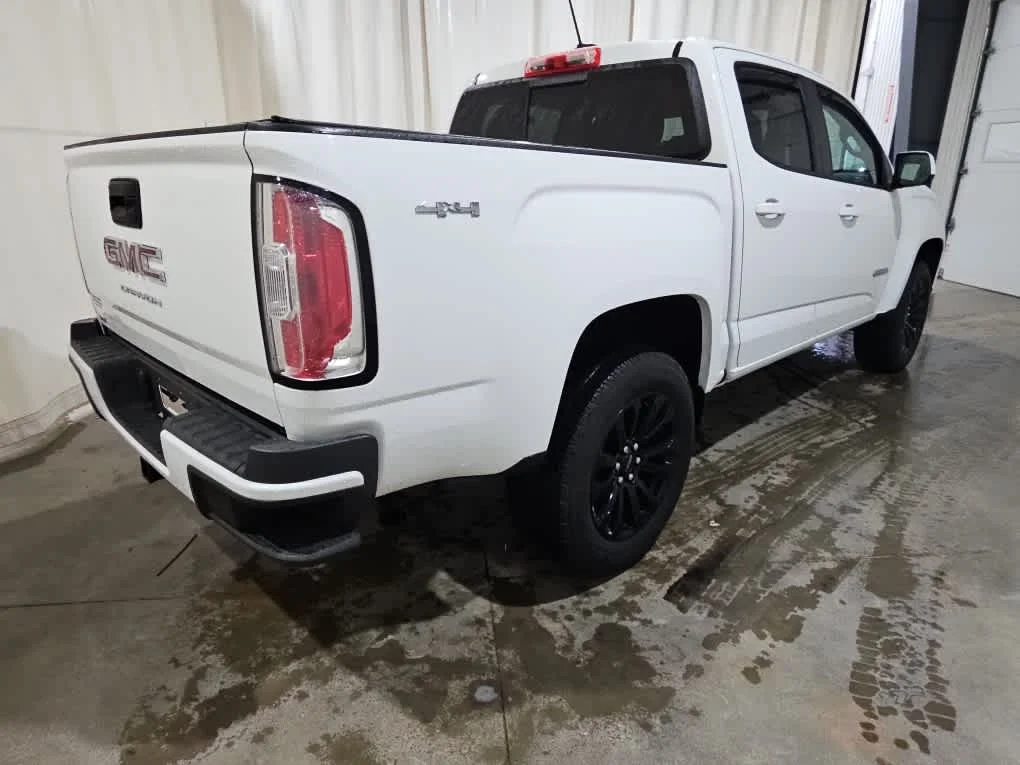 Used 2022 Summit White GMC 4WD Elevation image 6