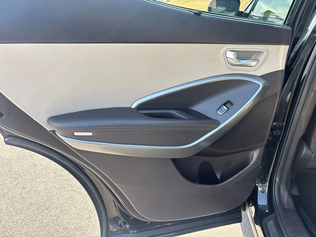 Used 2018 Black Hyundai 2.4 Base image 14