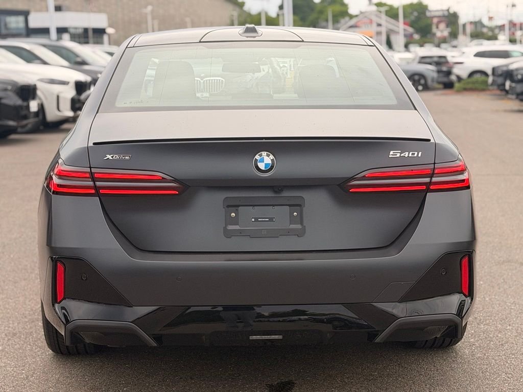 New 2027 Gray BMW 540i xDrive image 4