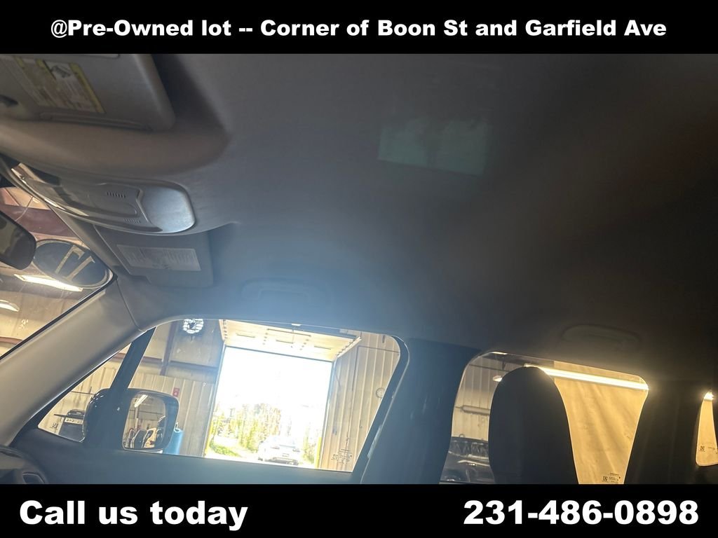 Used 2017 Black Jeep Latitude image 13