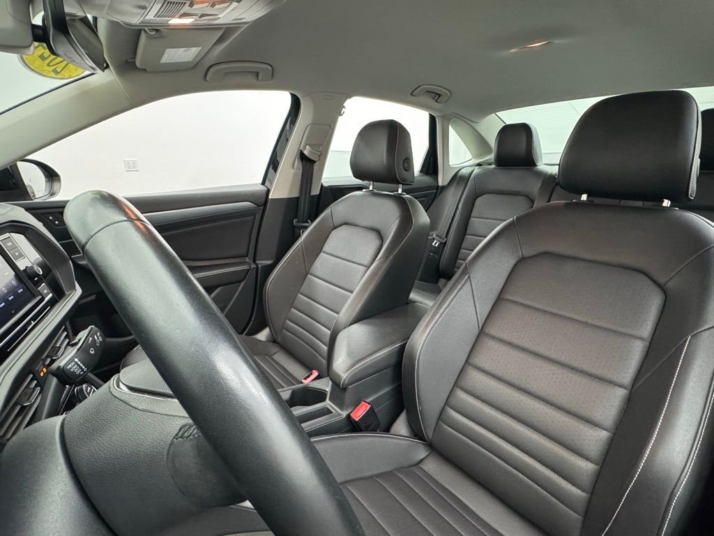 Used 2024 Deep Black Pearl Volkswagen 1.5T SE image 16