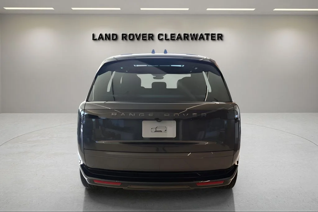 New 2025 Carpathian Grey Land Rover SE image 3