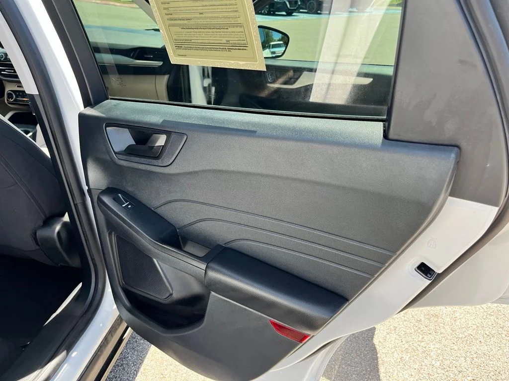 Used 2022 White Ford SE image 11