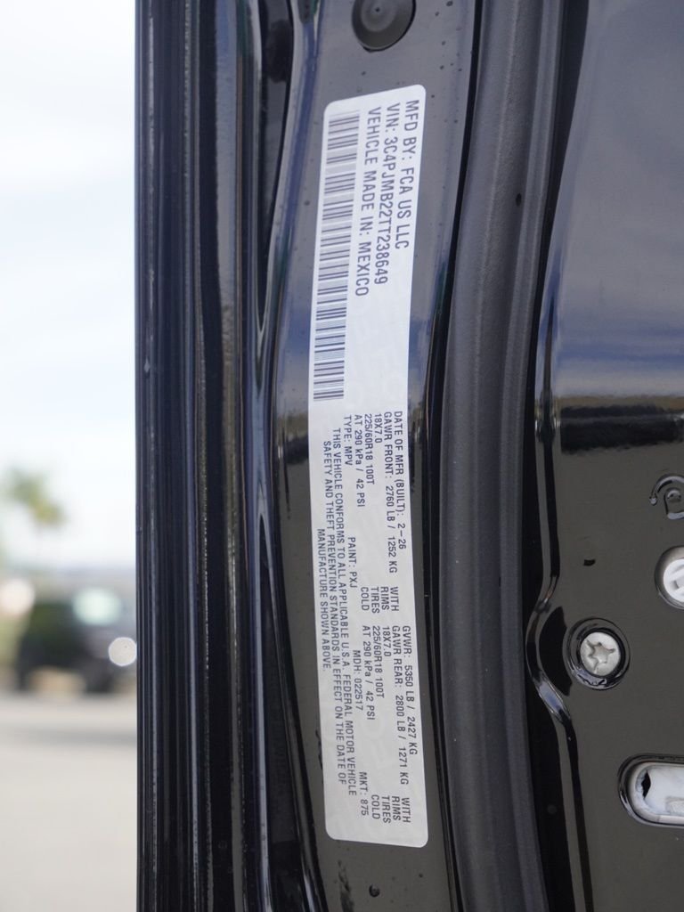 New 2026 Diamond Black Crystal Pearl-Coat Exterior Paint Jeep Limited image 28