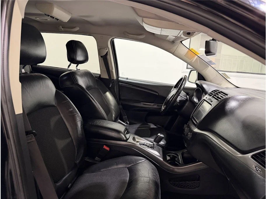Used 2017 Pitch Black Clearcoat Dodge Crossroad Plus image 24