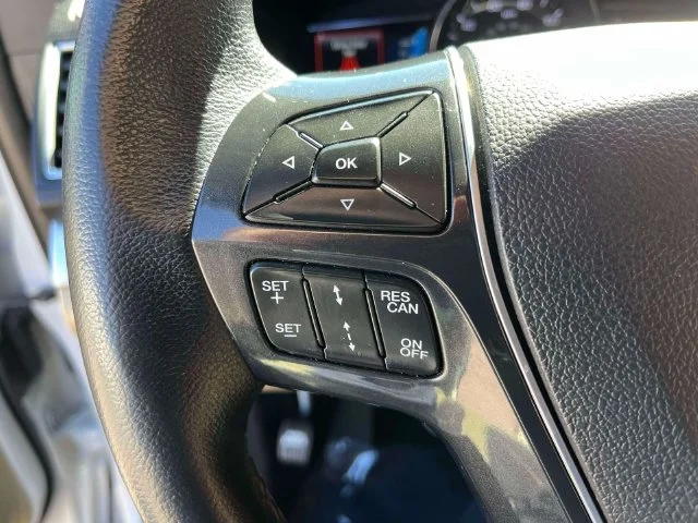 Used 2016 White Ford Limited image 31
