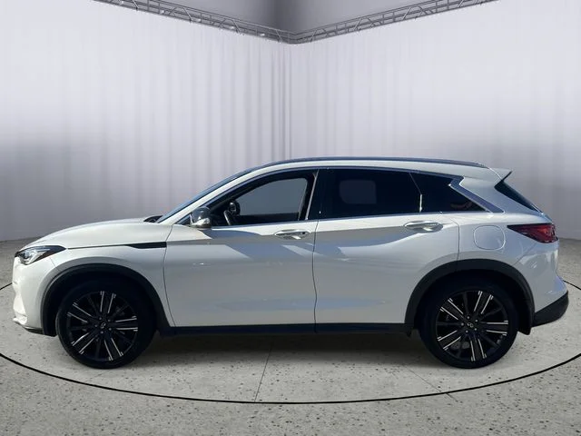 Used 2022 Majestic White INFINITI Luxe image 3