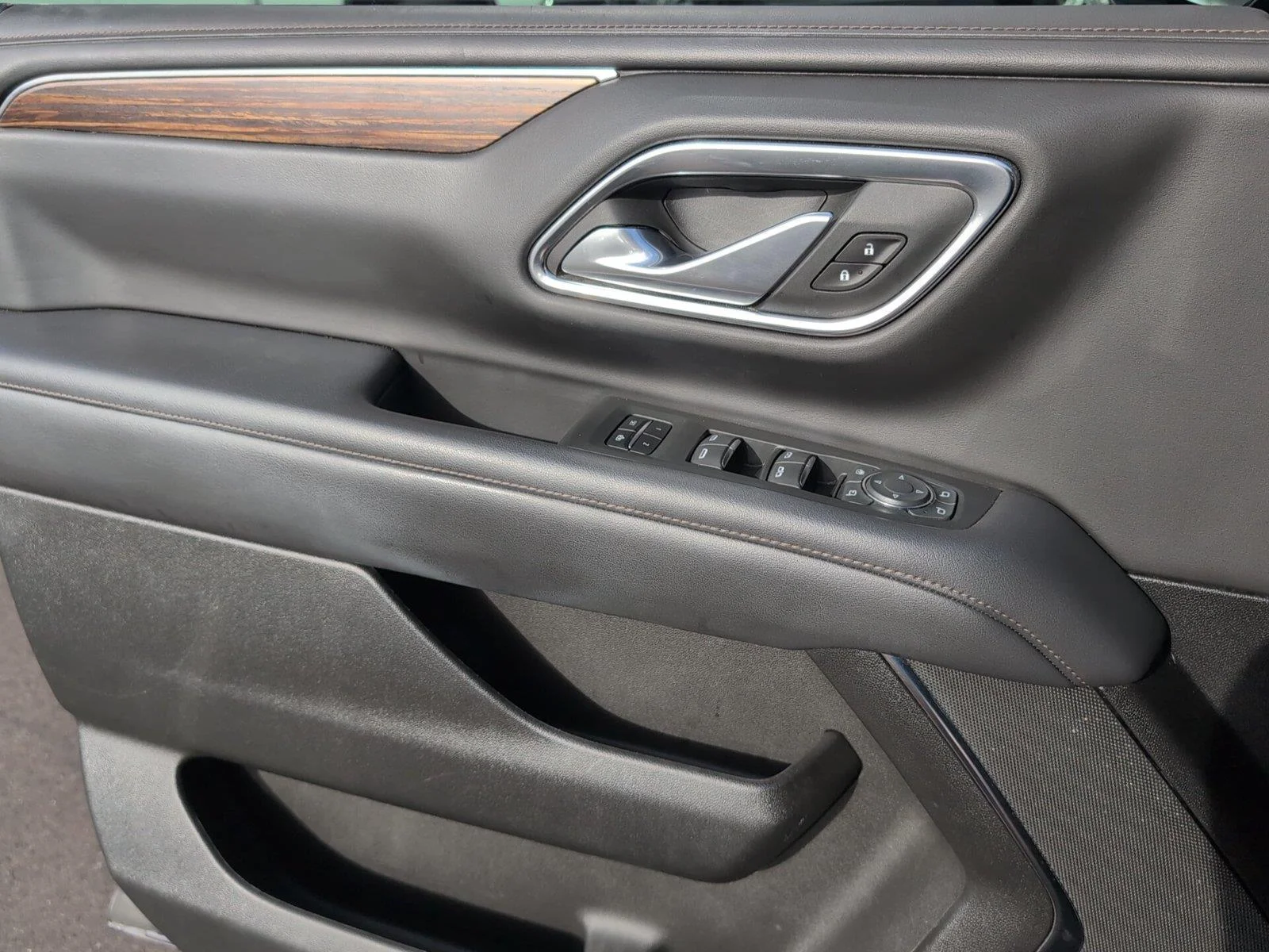Used 2022 Dark Ash Metallic Chevrolet High Country image 15