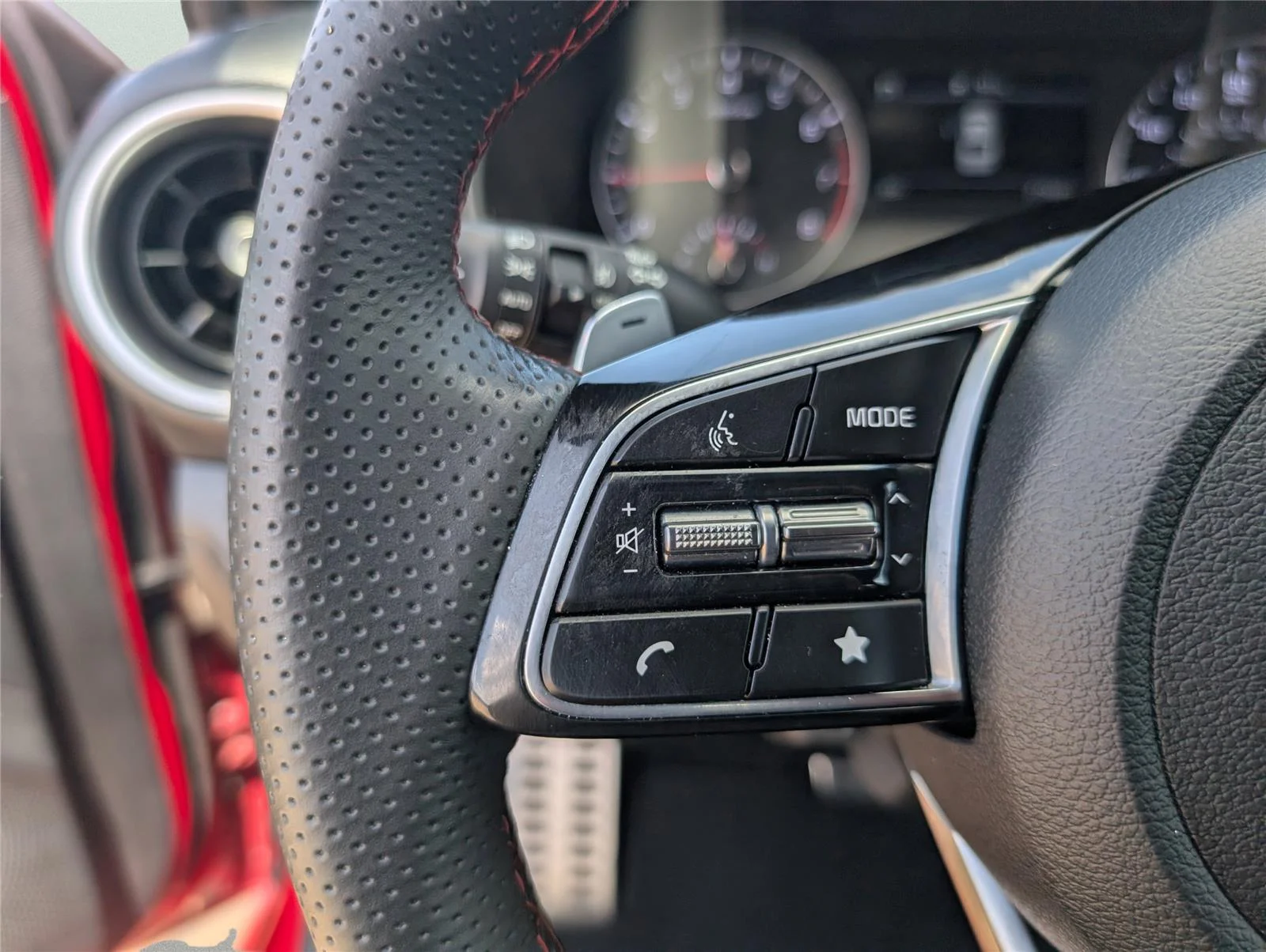 Used 2022 Currant Red Kia GT image 31